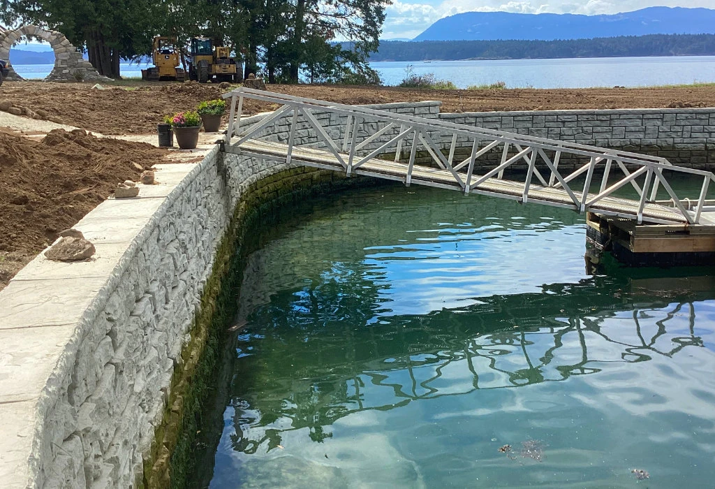 Reinforced wall designs by Redi-Rock BC